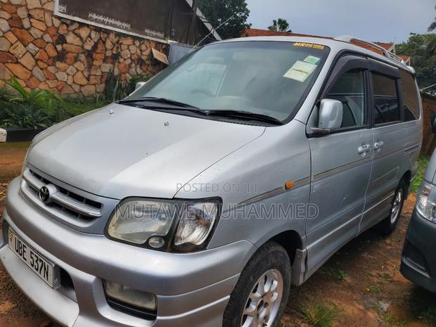 Toyota Noah 2006 Silver