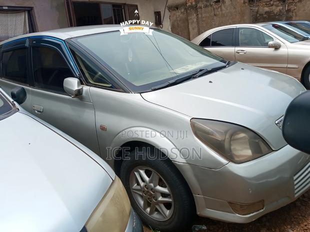 Toyota Opa 2000 Silver