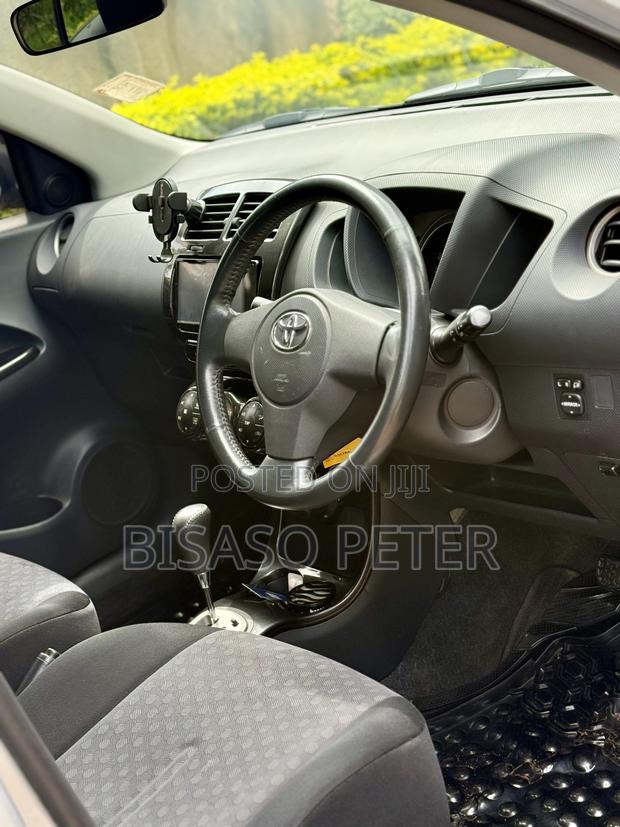 Toyota IST 2010 Silver