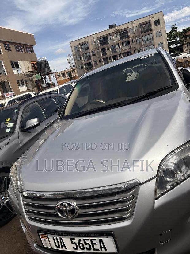 Toyota Vanguard 2010 Silver