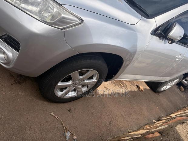 Toyota Vanguard 2010 Silver