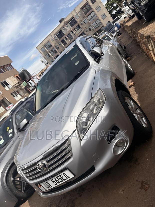 Toyota Vanguard 2010 Silver