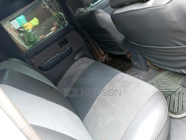 Toyota Hilux 2000 Silver