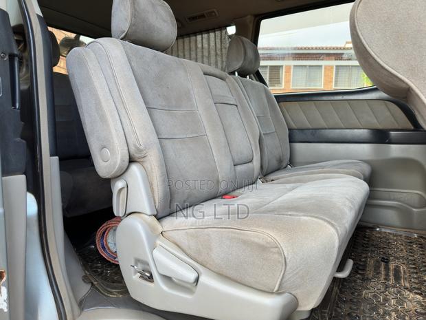 Toyota Alphard 2.4 Petrol AWD 2006 Silver