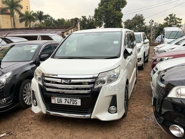 Toyota Noah 2016 Ivory