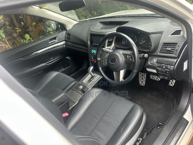 Subaru Outback 2.5i 2011 White