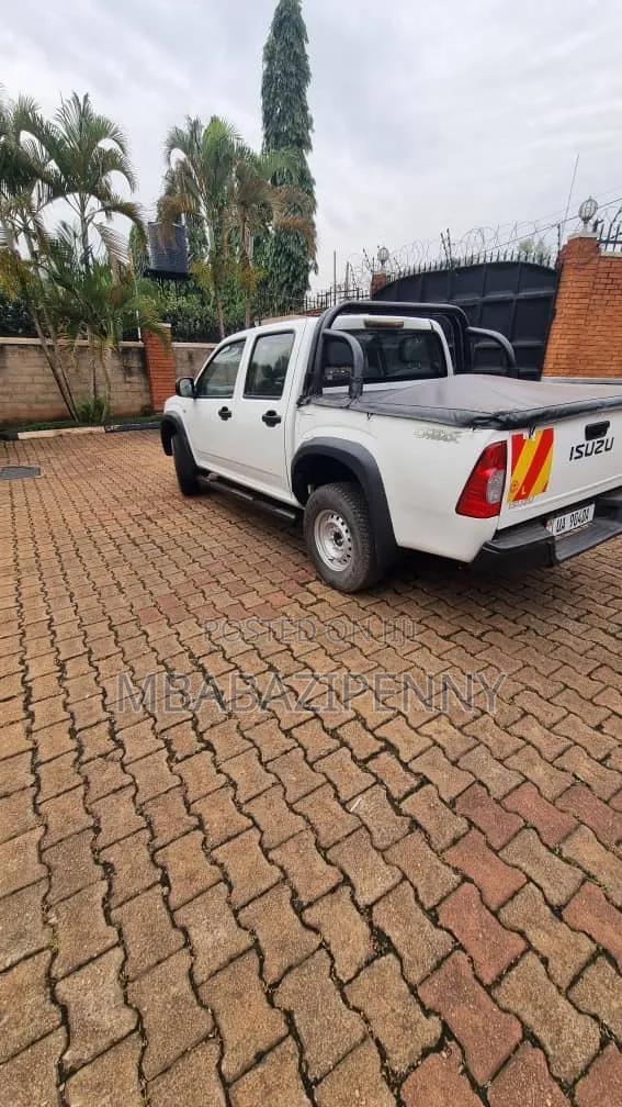 Isuzu D-MAX 2011 White