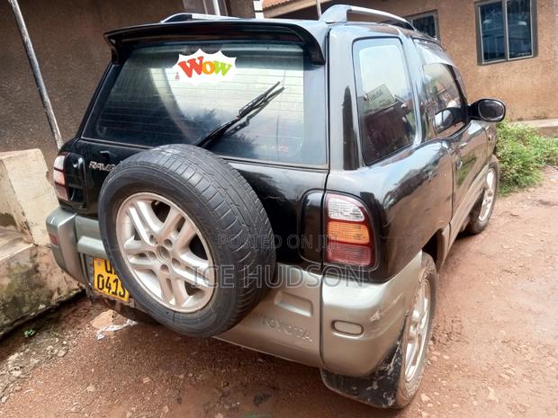 Toyota RAV4 1996 Black