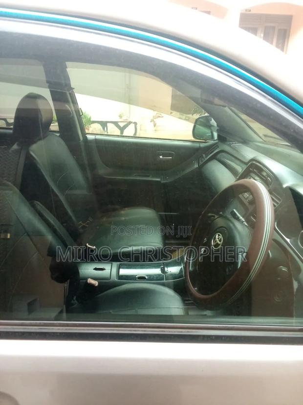 Toyota Kluger 2001 Silver
