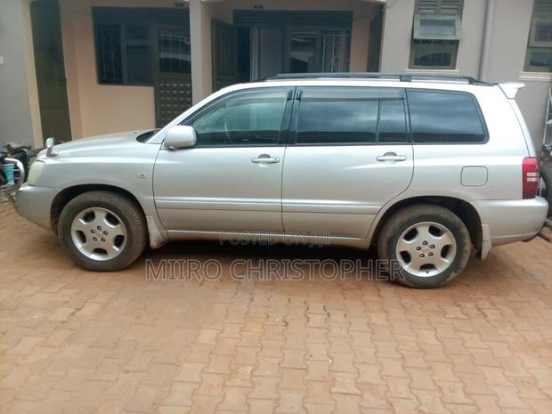 Toyota Kluger 2001 Silver