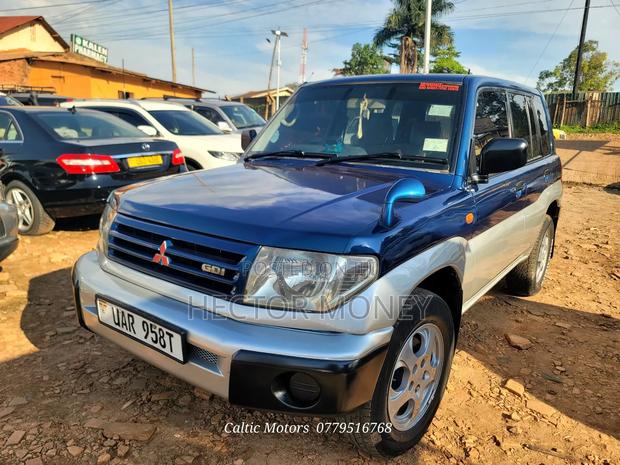 Mitsubishi Pajero IO 2001 Blue