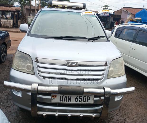 Toyota Noah 2005 Silver