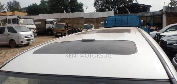 Toyota Noah 2.0 143hp FWD (8 Seater) 2012 White