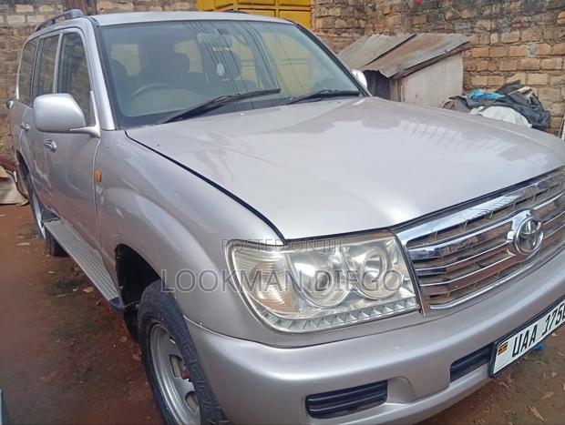 Toyota Land Cruiser Cygnus 4.7 2000 Silver