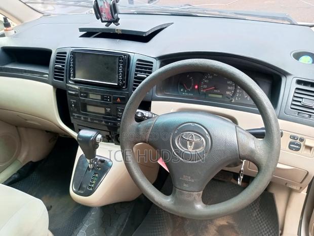 Toyota Corolla Spacio 2006