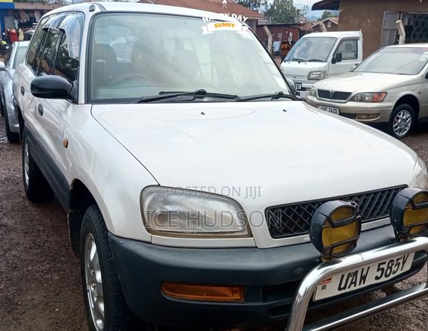 Toyota RAV4 1999 White