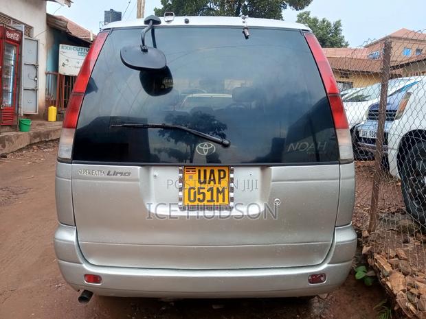 Toyota LiteAce Noah 1999 Silver