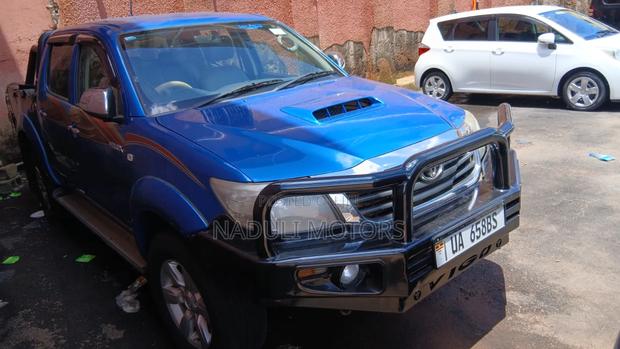 Toyota Hilux 2012 Blue