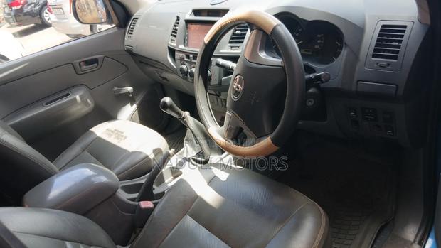 Toyota Hilux 2012 Blue