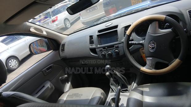 Toyota Hilux 2012 Blue