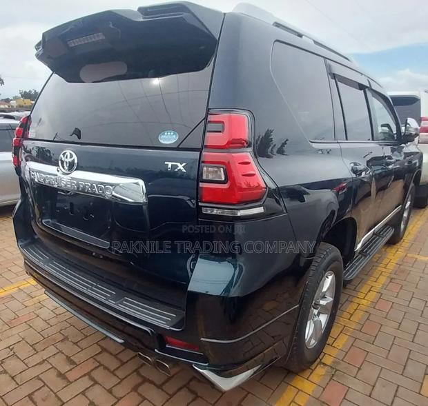 Toyota Land Cruiser Prado 2017 Blue