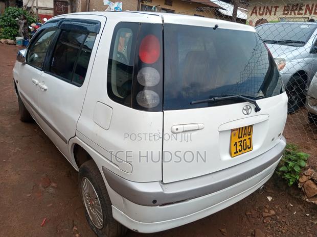 Toyota Raum 2000 White