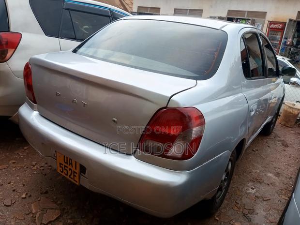 Toyota Platz 2001 Silver