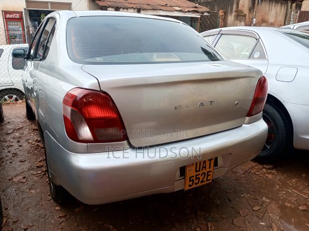 Toyota Platz 2001 Silver