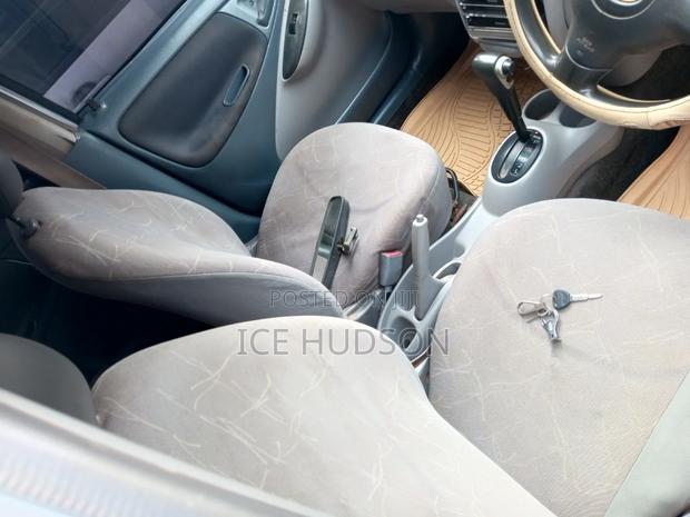 Toyota Platz 2001 Silver