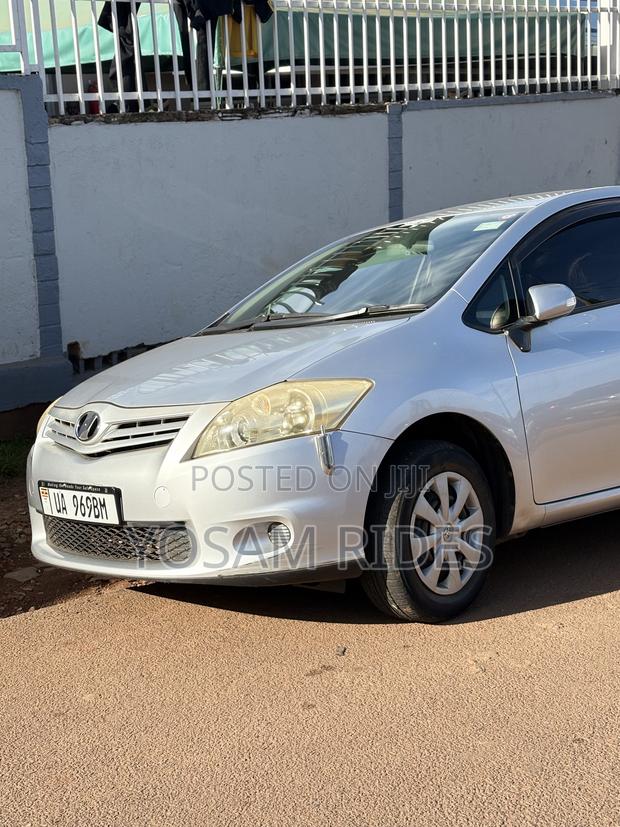 Toyota Auris 2014 Silver