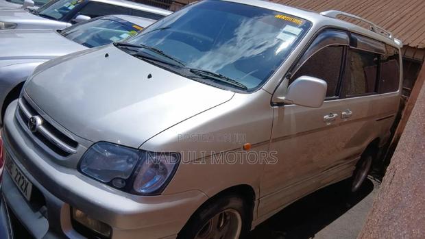 Toyota Noah 2002 Silver