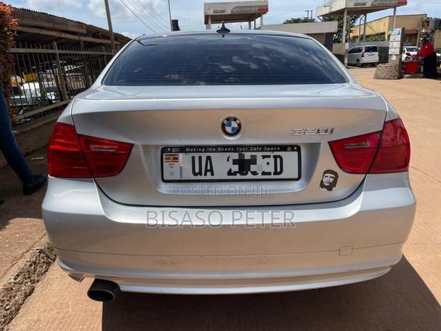 BMW 320i Sedan RWD 2009 Silver
