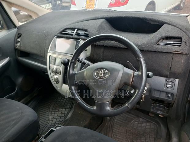 Toyota Ractis 2010