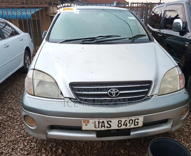 Toyota Nadia 2001