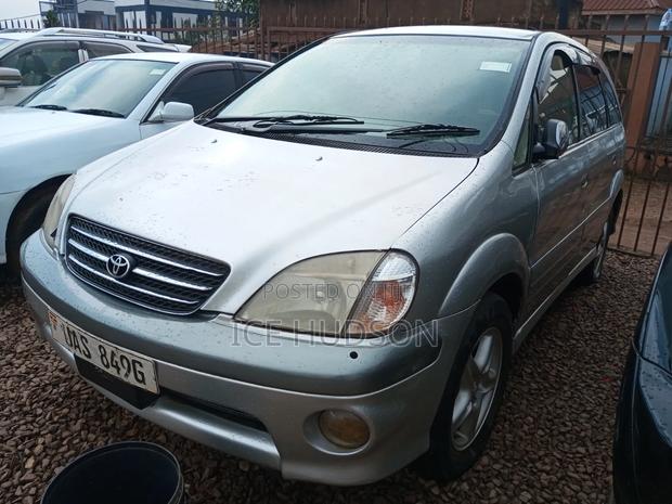 Toyota Nadia 2001