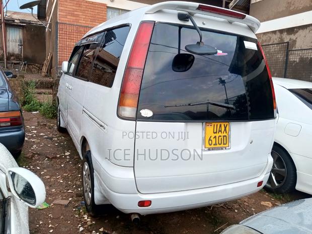 Toyota TownAce Noah 2000