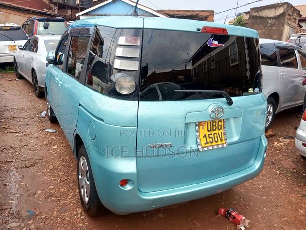 Toyota Sienta 2008