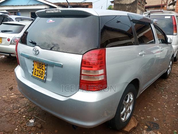 Toyota Wish 2004