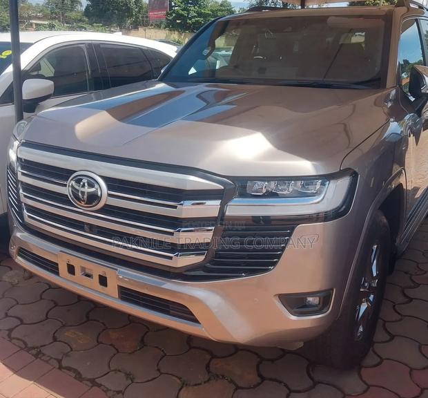 Toyota Land Cruiser 2023 Gold