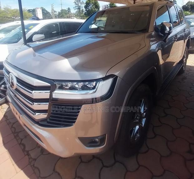 Toyota Land Cruiser 2023 Gold