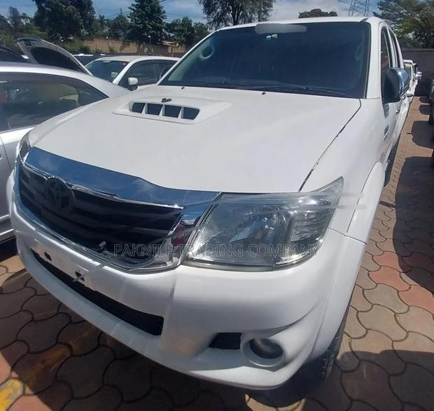 Toyota Hilux 2011 White