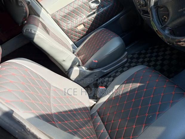 Toyota LiteAce Noah 2001