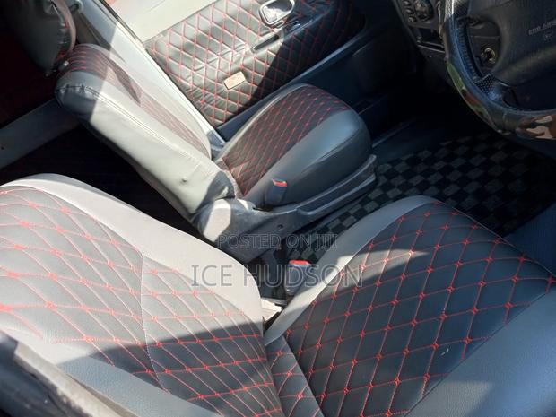 Toyota LiteAce Noah 2001