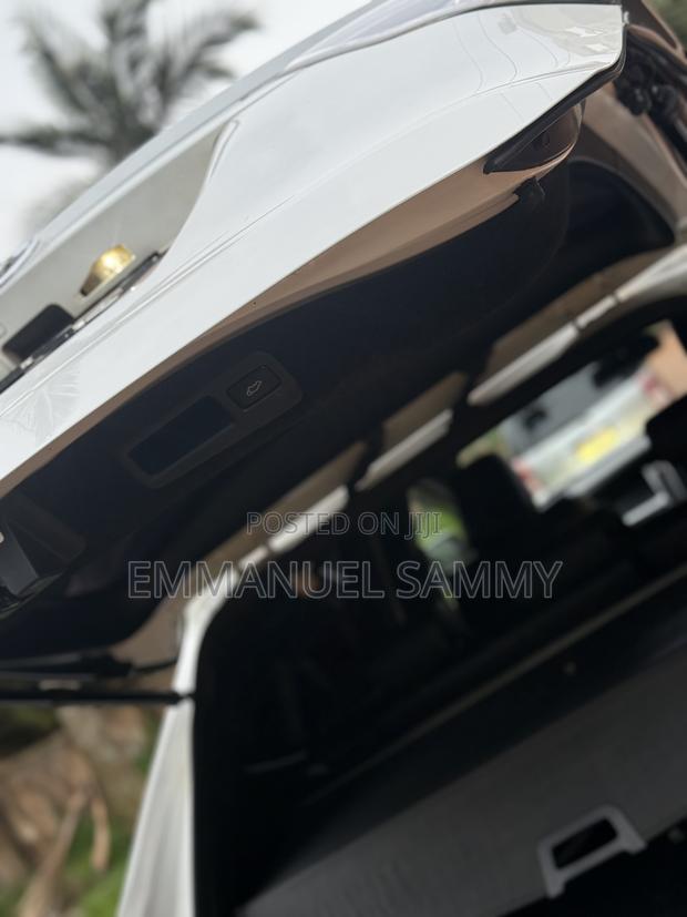 Toyota Harrier 2.0 2015 White