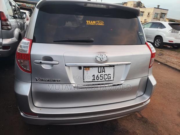 Toyota Vanguard 2011 Silver