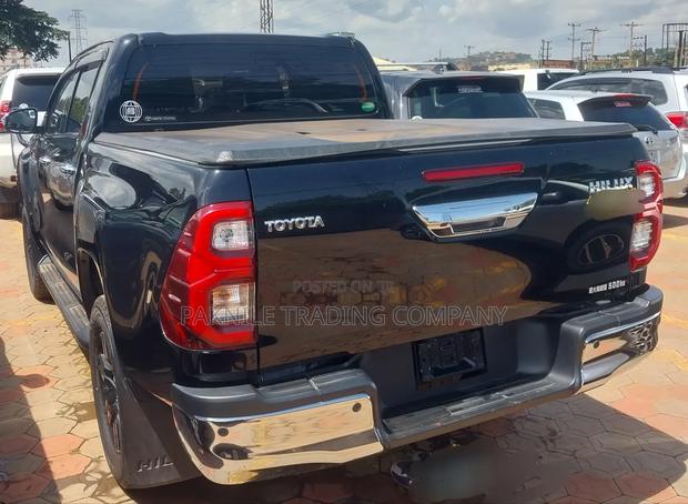 Toyota Hilux 2020 Black