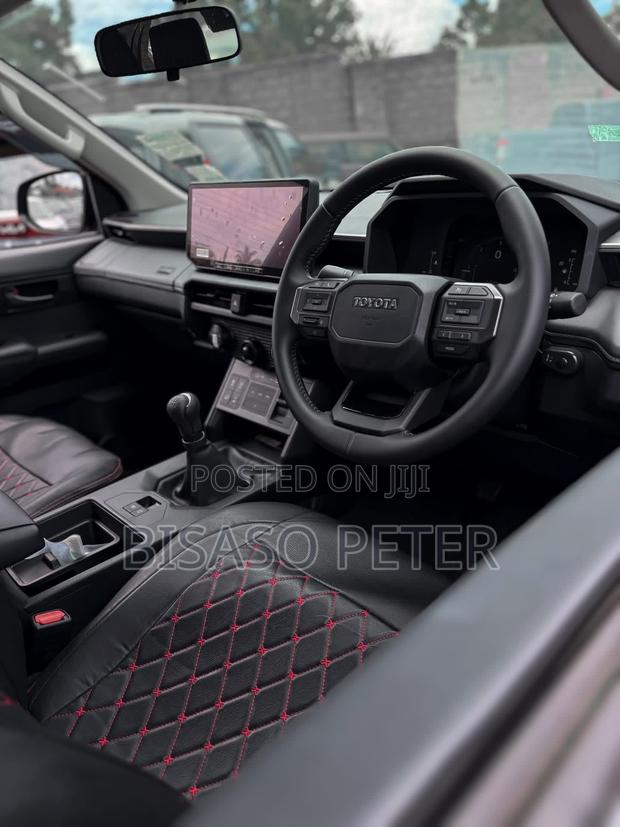 Toyota Hilux 2025 Gray
