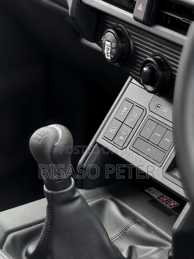 Toyota Hilux 2025 Gray