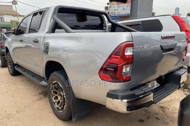 Toyota Hilux 2020 Silver