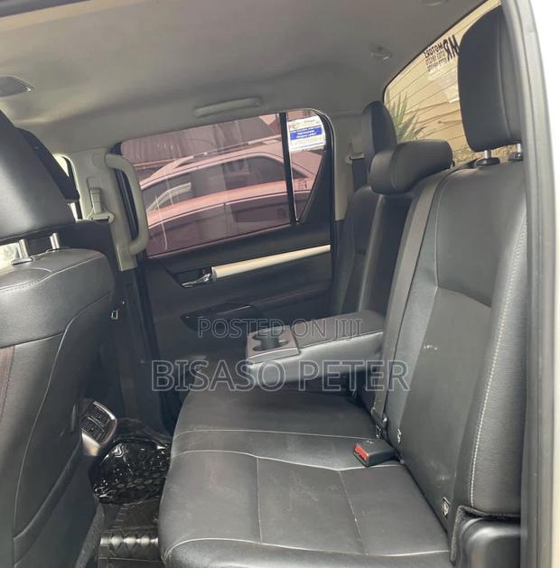 Toyota Hilux 2020 Silver